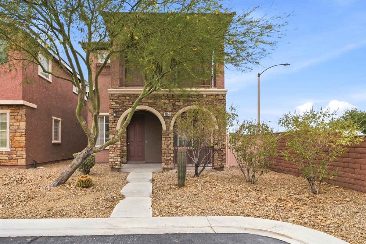 8604 Splendid Leaf Court